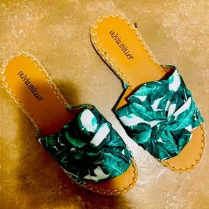 Olivia Miller green sandals size 10